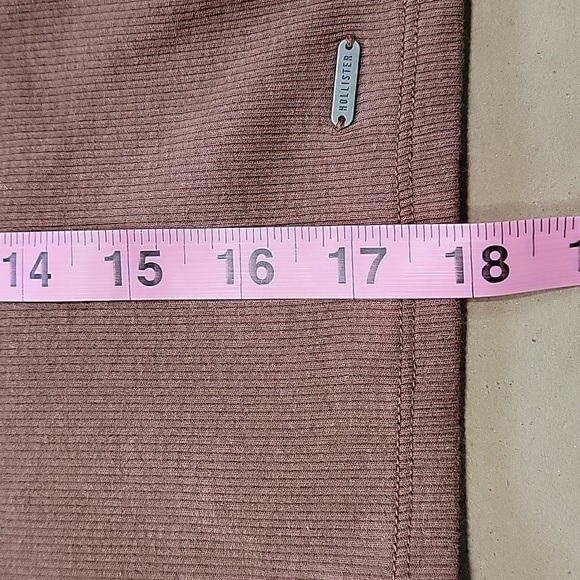Hollister Size S Brown Ribbed 'Torn' V Neck Tank Top, Excellent Used Condition - Picture 9 of 11